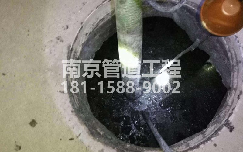216高楼门清理化粪池