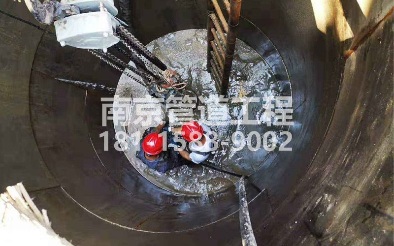 242高楼门污水池清理